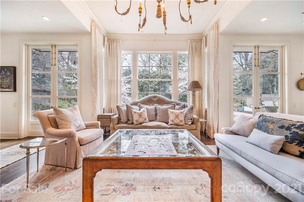 834 Ardsley Road Charlotte, NC 28207 - Photo 12 of 46 Gallery Image 12