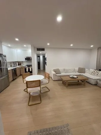 $2,750 | 7927 Southwest 104th Street, Unit 205E, Miami, FL 33156