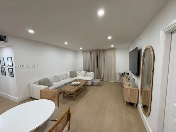 $2,750 | 7927 Southwest 104th Street, Unit 205E, Miami, FL 33156