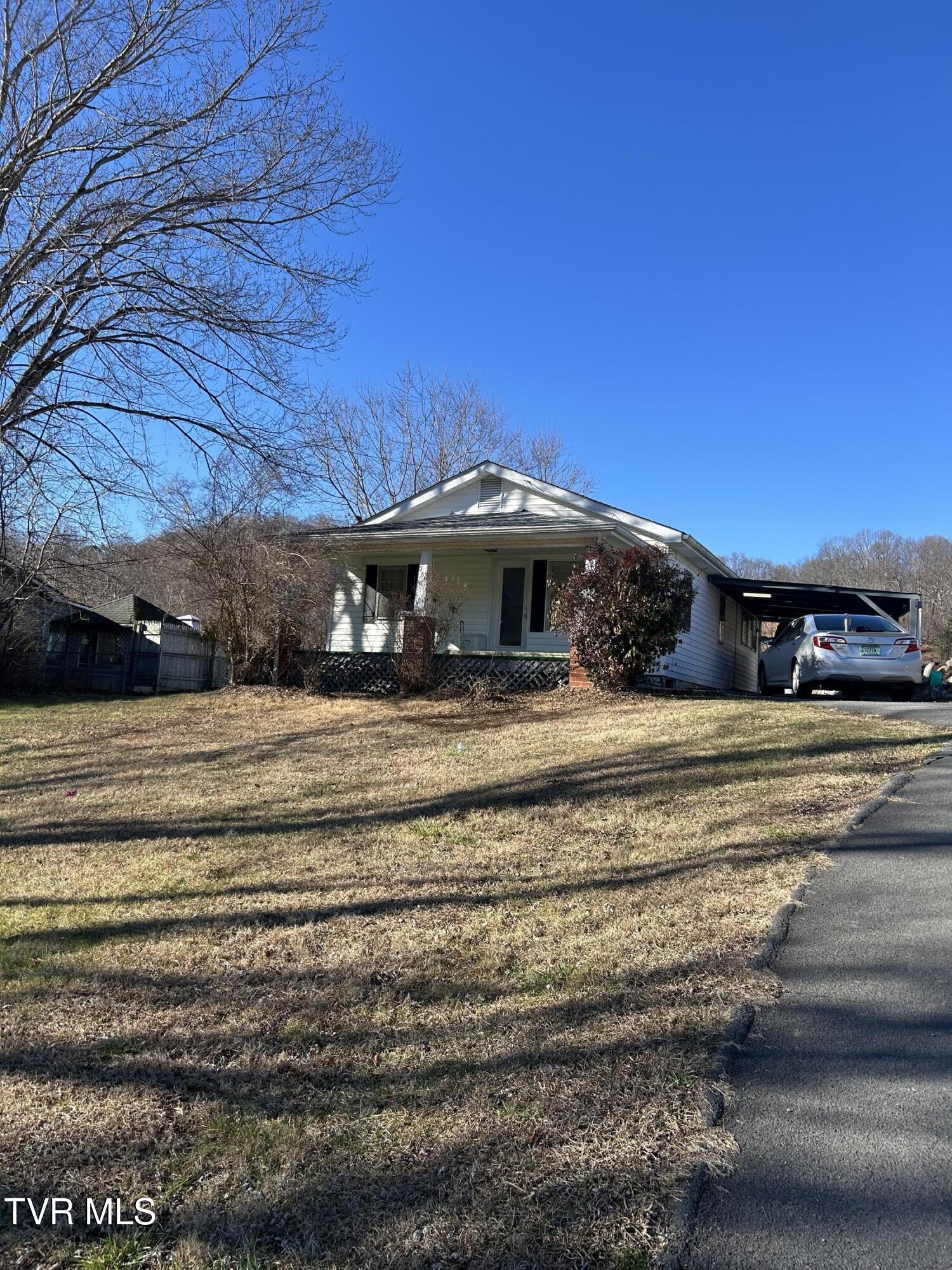 286 Coal Chute Road Elizabethton, TN 37643 - Photo 2 of 20 IMG_1688
