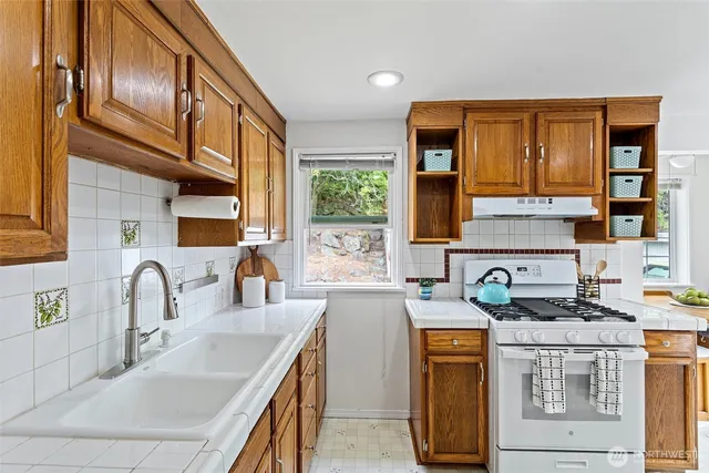 $749,000 | 7147 29th Avenue Southwest, Seattle, WA 98126