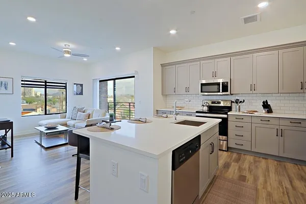 $3,600 | 475 North 9th Street, Unit 311, Phoenix, AZ 85006