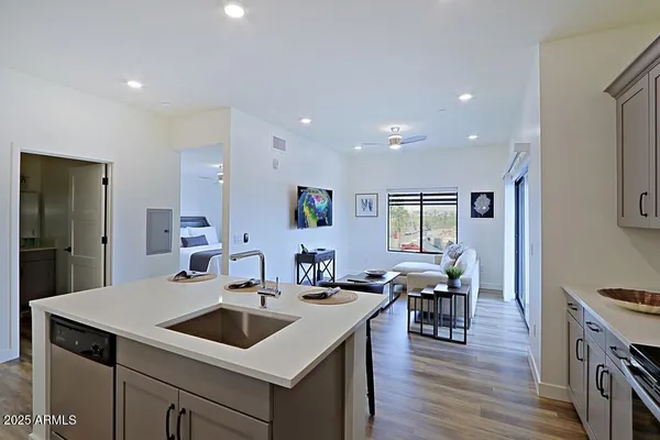 $3,600 | 475 North 9th Street, Unit 311, Phoenix, AZ 85006
