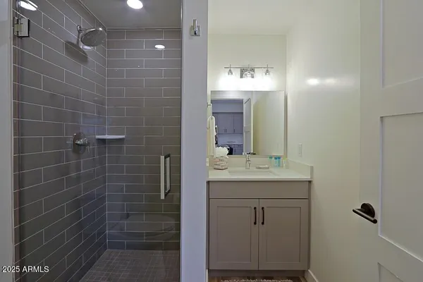 $3,600 | 475 North 9th Street, Unit 311, Phoenix, AZ 85006