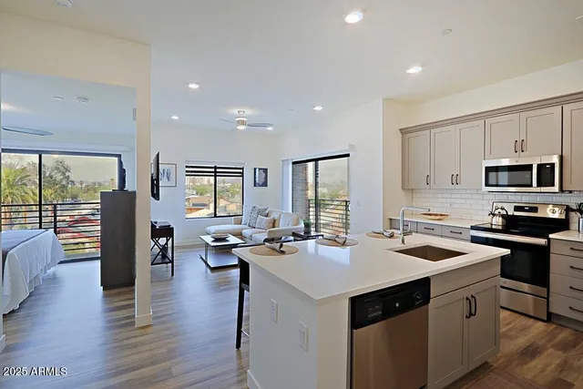 $3,600 | 475 North 9th Street, Unit 311, Phoenix, AZ 85006