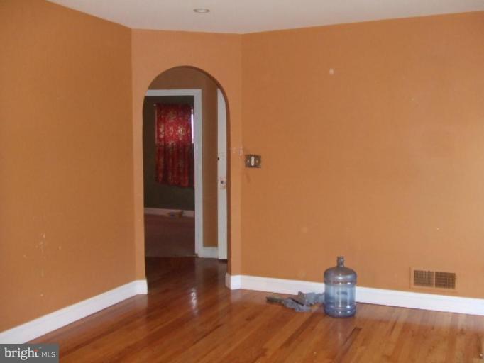 13304 Lydia Street Silver Spring, MD 20906 - Photo 2 of 24 Living Room