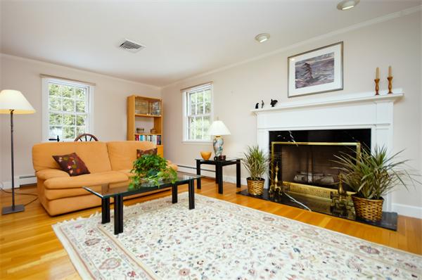 37 Saddle Club Road Lexington, MA 02420 - Photo 5 of 11 Gallery Image 5