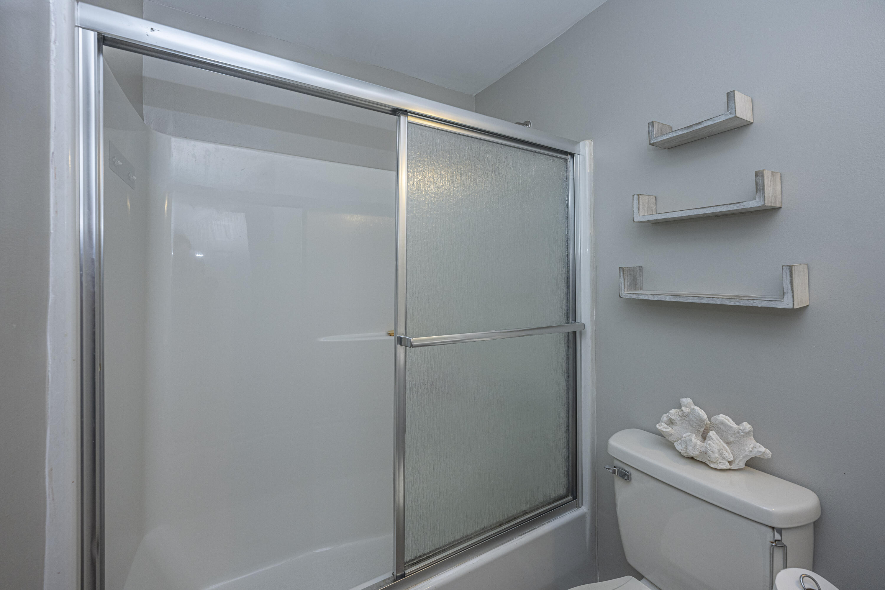 1530 Fort Johnson Road, Unit 4H Charleston, SC 29412 - Photo 17 of 24 Master bath