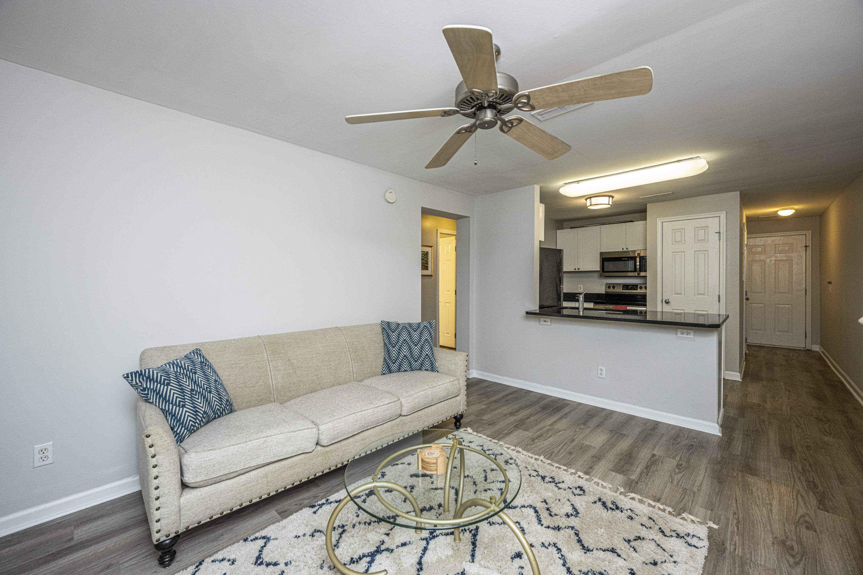 1530 Fort Johnson Road, Unit 4H Charleston, SC 29412 - Photo 4 of 24 Living/Kitchen Combo