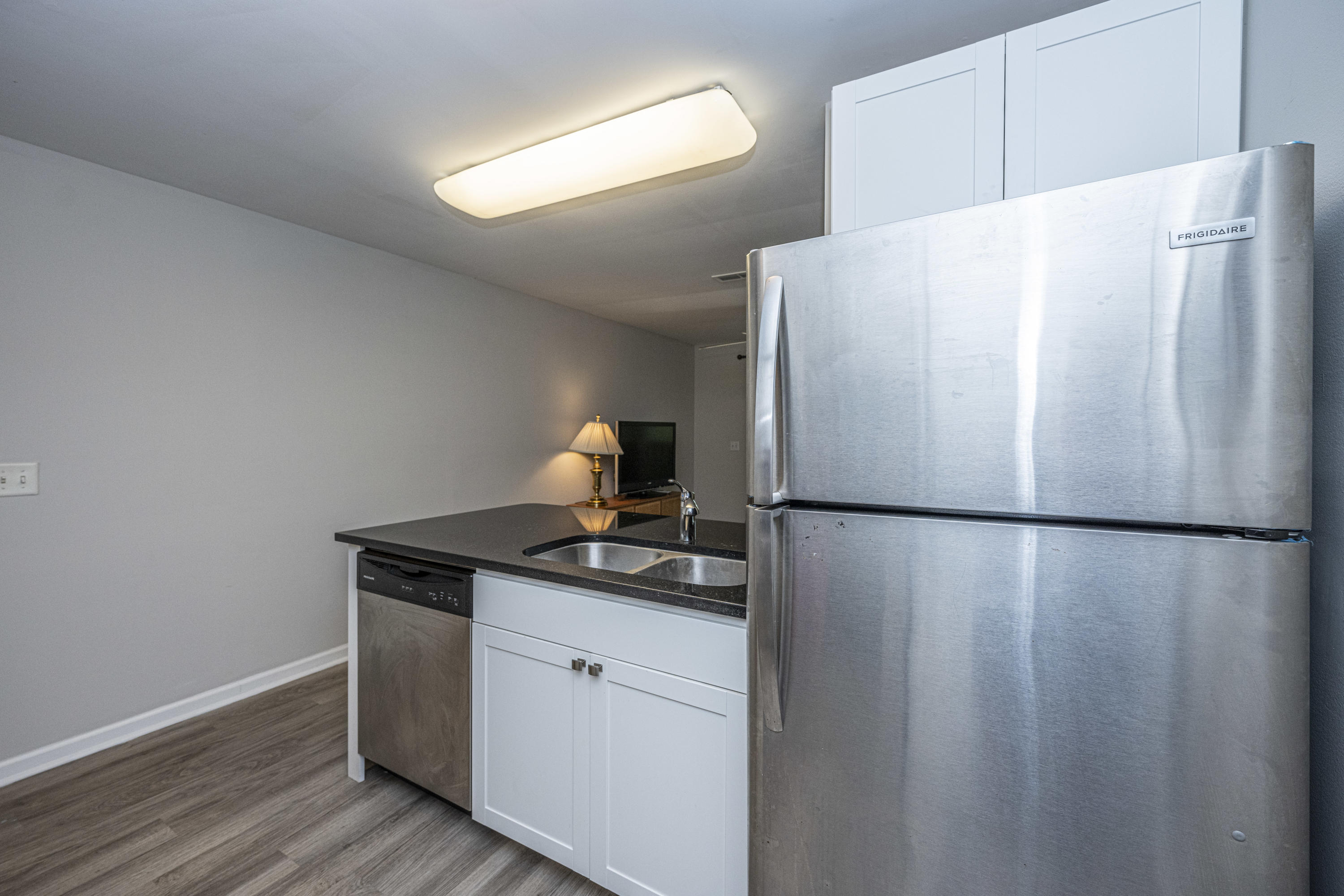 1530 Fort Johnson Road, Unit 4H Charleston, SC 29412 - Photo 9 of 24 Kitchen area