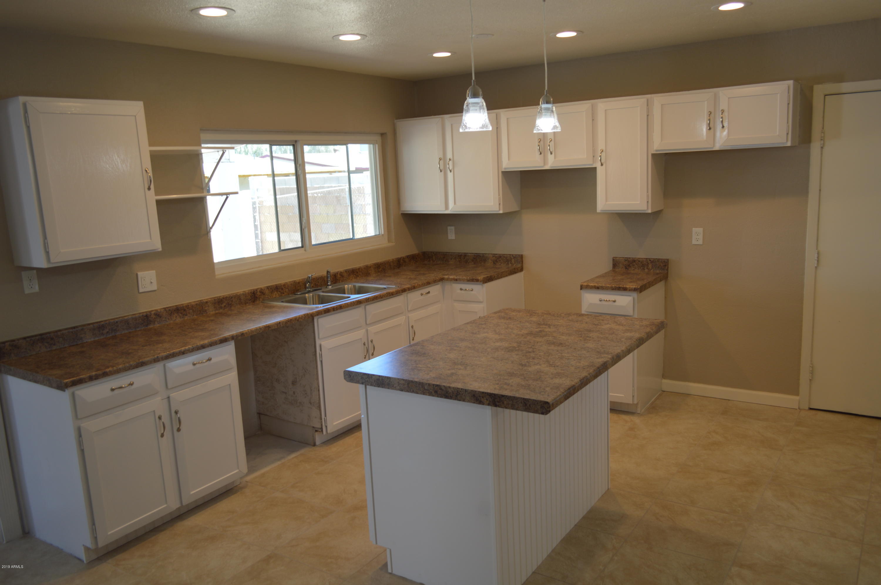 1602 West Darrel Road Phoenix, AZ 85041 - Photo 11 of 39 DSC_0349