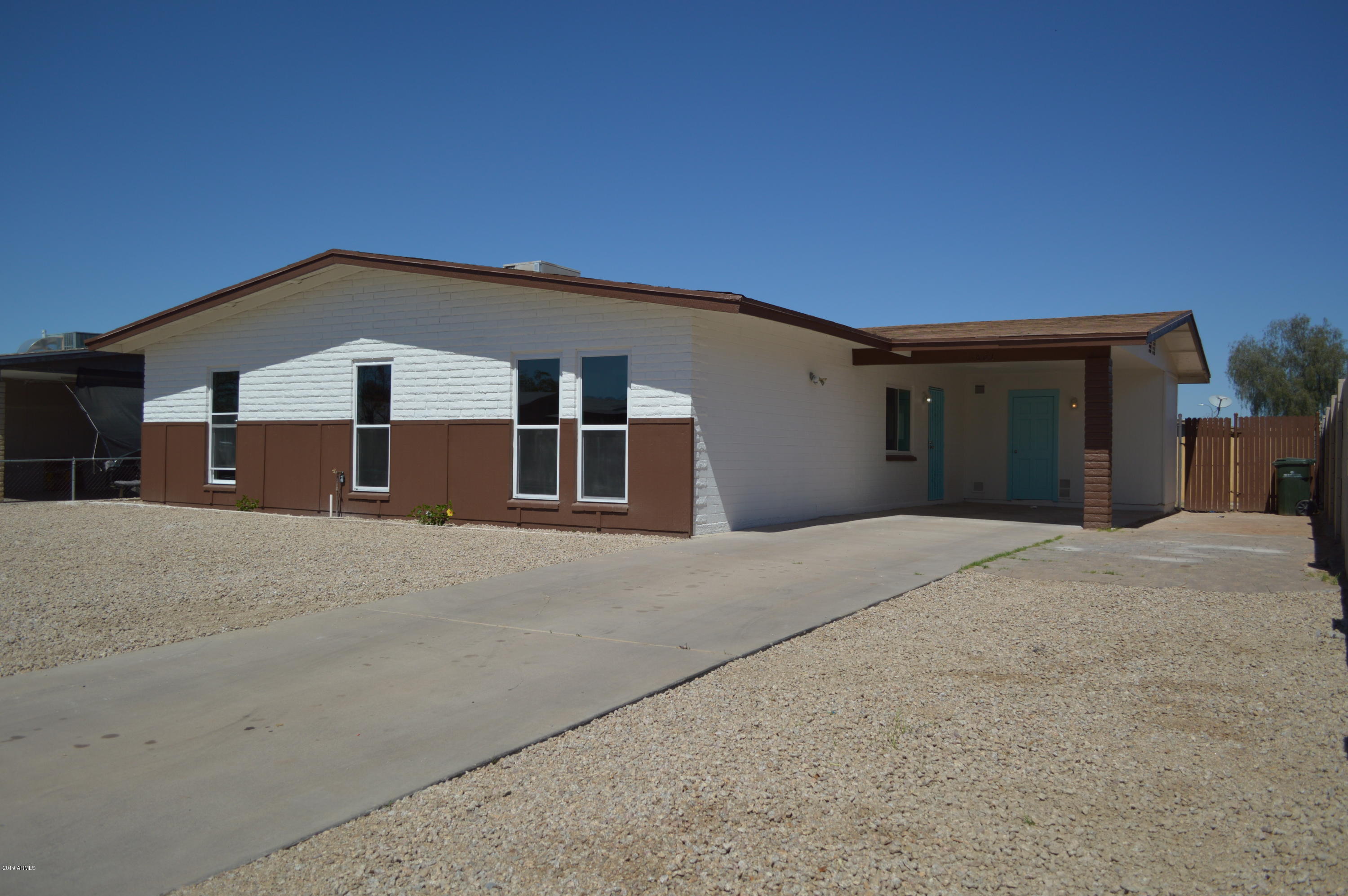 1602 West Darrel Road Phoenix, AZ 85041 - Photo 3 of 39 a house with a outdoor space