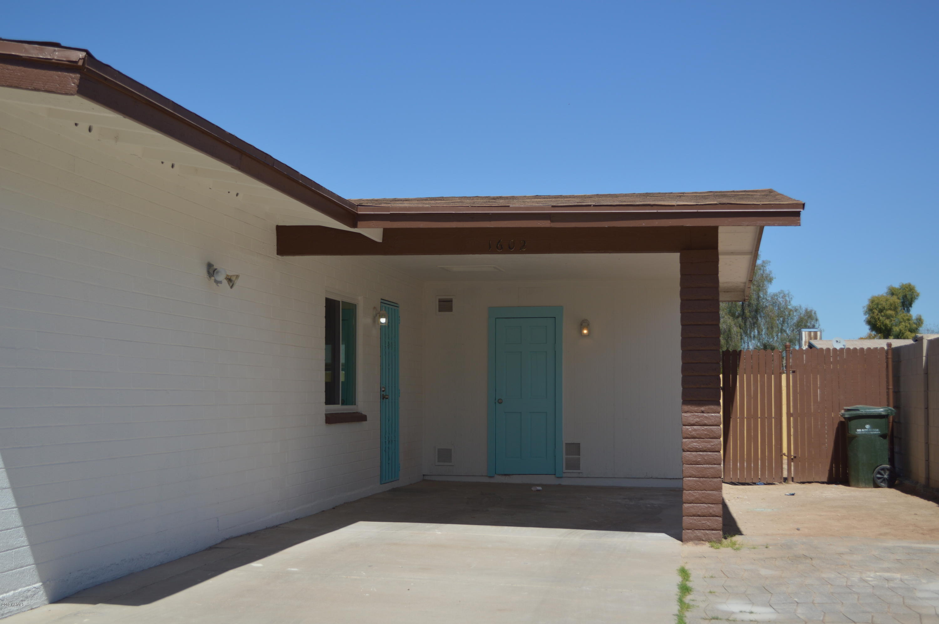 1602 West Darrel Road Phoenix, AZ 85041 - Photo 4 of 39 a front view of a house with a yard