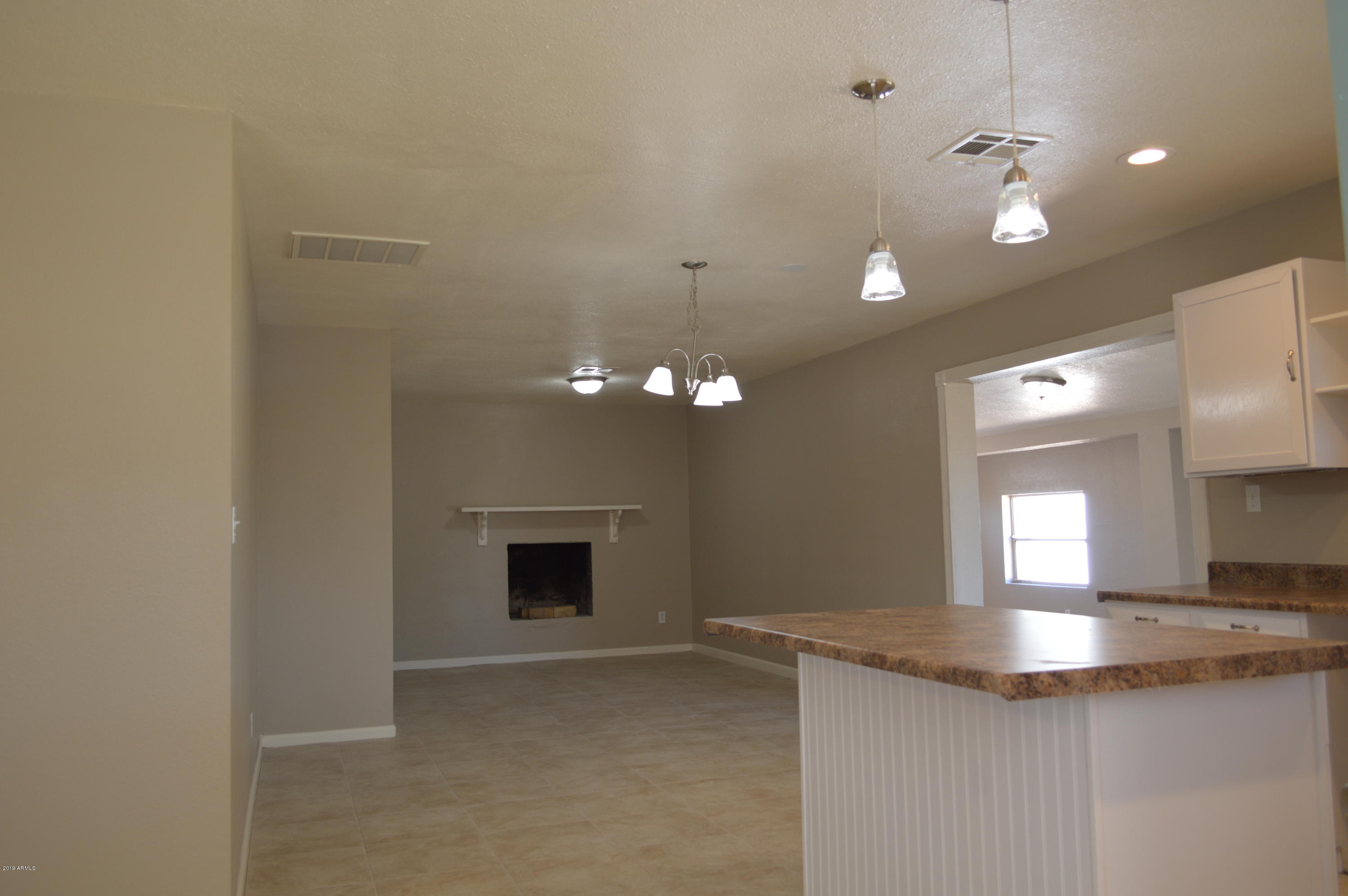 1602 West Darrel Road Phoenix, AZ 85041 - Photo 7 of 39 DSC_0345