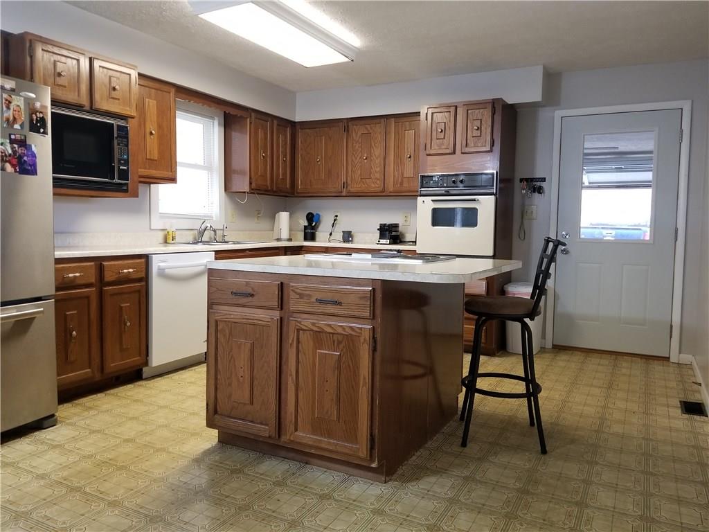223 South Wolfcreek Road Columbus, IN 47201 - Photo 3 of 13 Gallery Image 3