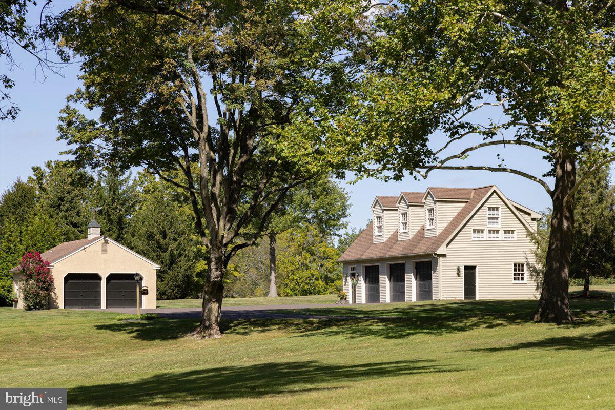 144 Creek Road Chalfont, PA 18914 - Photo 7 of 48 Two car garage & three car garage