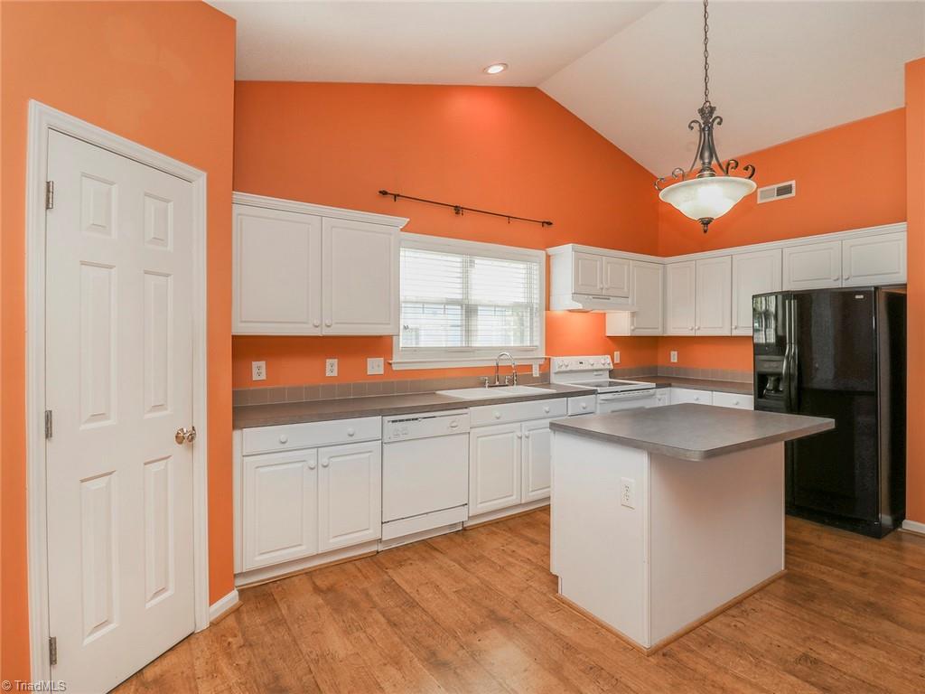 4229 Beacon Ridge Drive High Point, NC 27265 - Photo 11 of 30 Gallery Image 11