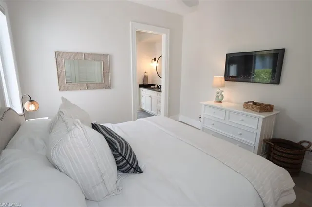 $105,000 | 875 Gulf Shore Boulevard South, Naples, FL 34102