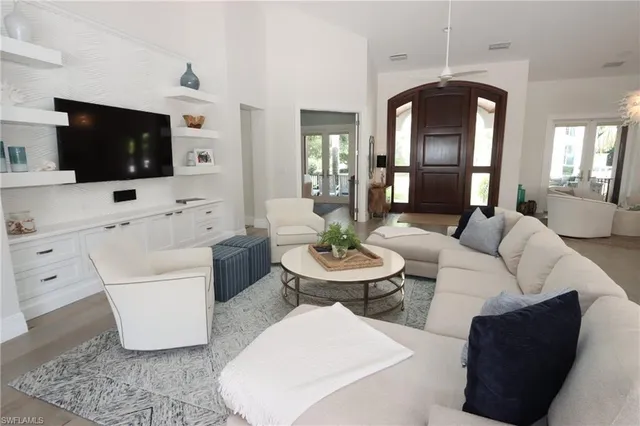 $105,000 | 875 Gulf Shore Boulevard South, Naples, FL 34102