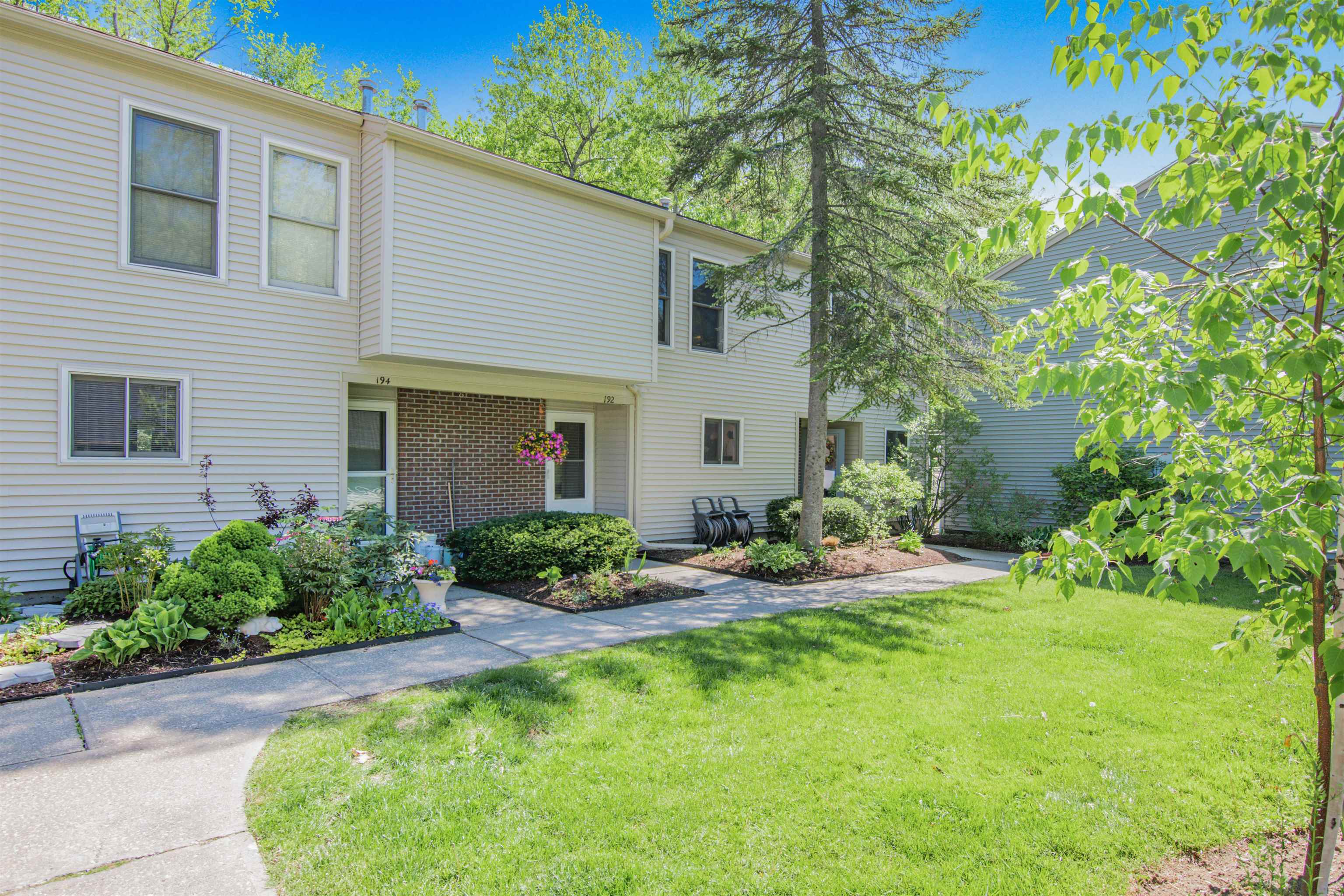 192 Locust Hill Road Shelburne, VT 05482 - Photo 1 of 40 Gallery Image 1
