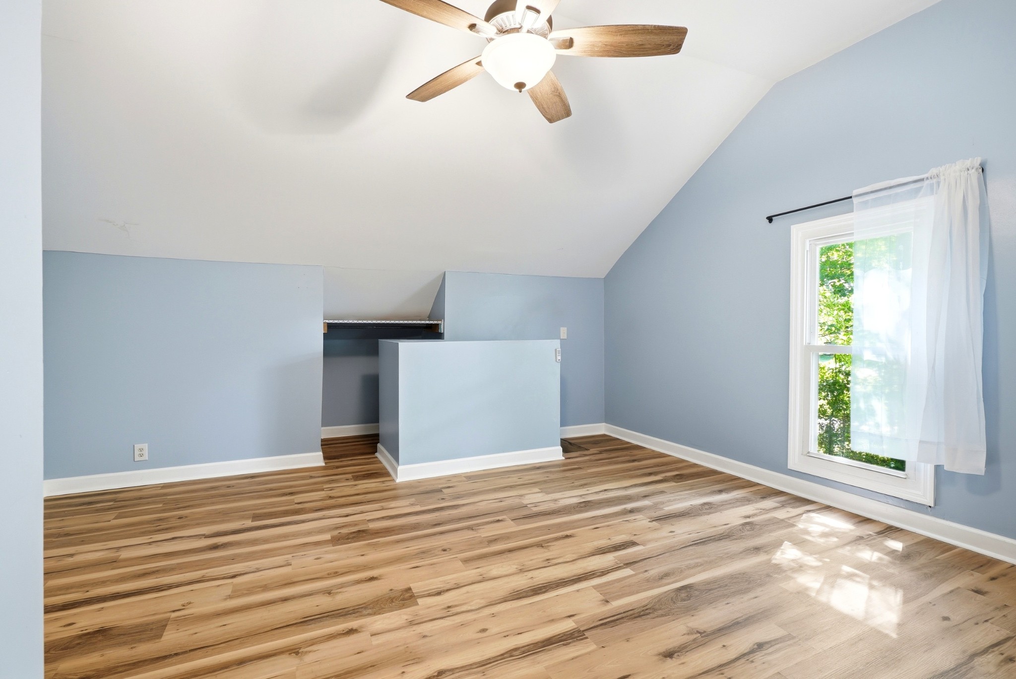 6471 Highway 161 Springfield, TN 37172 - Photo 40 of 57 a view of empty room with window and ceiling fan
