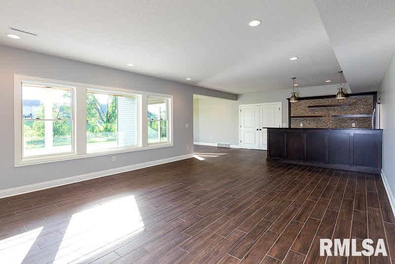 6256 Cardinal Road Bettendorf, IA 52722 - Photo 18 of 24 Gallery Image 18