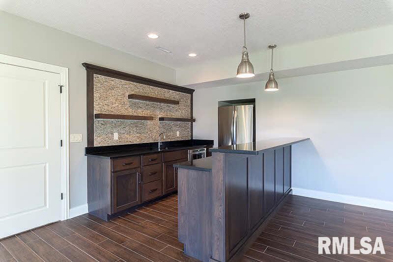 6256 Cardinal Road Bettendorf, IA 52722 - Photo 19 of 24 Gallery Image 19
