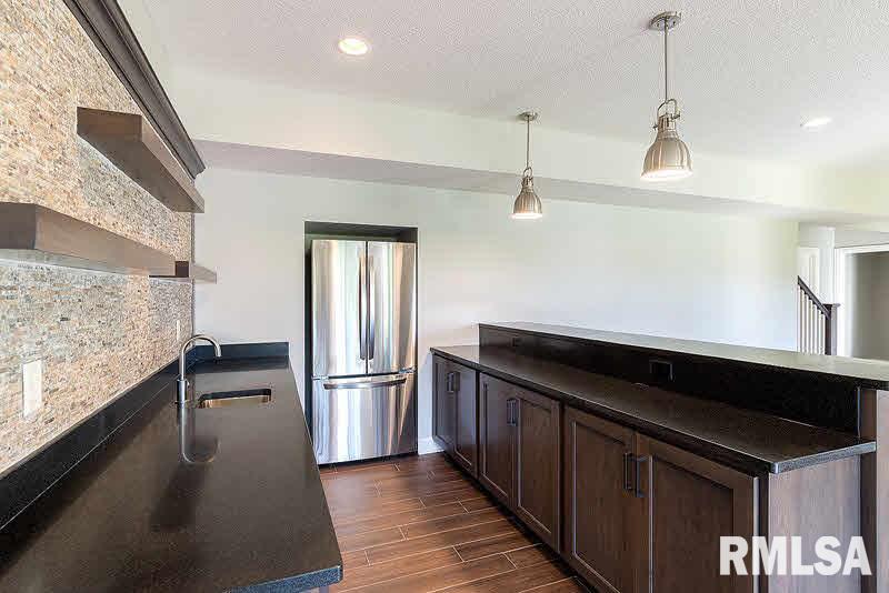 6256 Cardinal Road Bettendorf, IA 52722 - Photo 20 of 24 Gallery Image 20