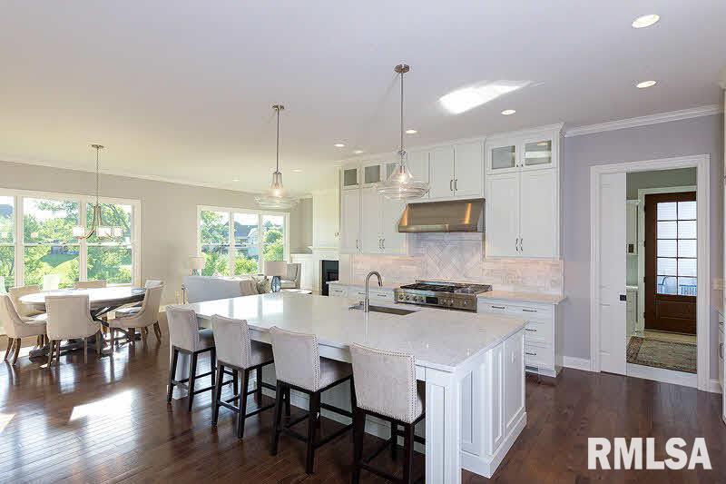 6256 Cardinal Road Bettendorf, IA 52722 - Photo 4 of 24 Gallery Image 4