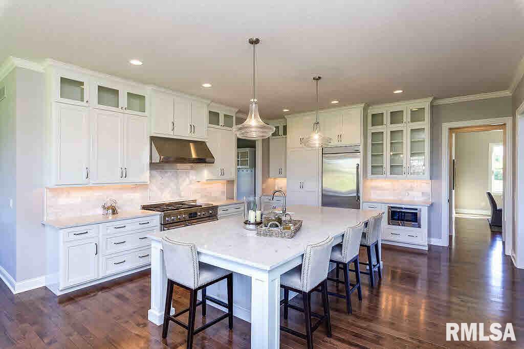 6256 Cardinal Road Bettendorf, IA 52722 - Photo 6 of 24 Gallery Image 6