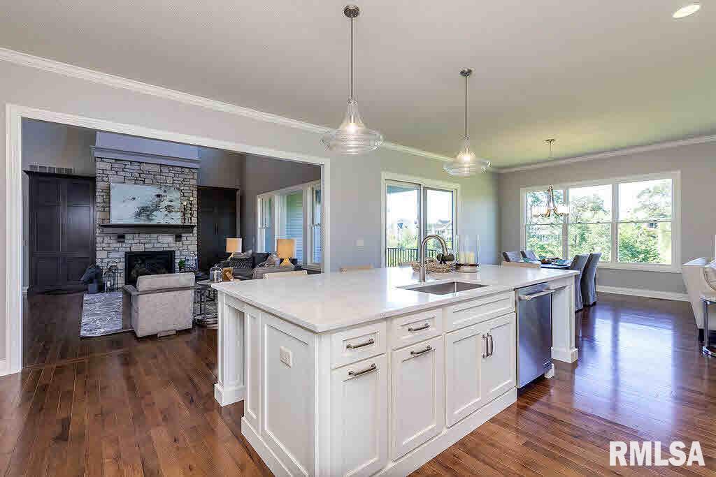 6256 Cardinal Road Bettendorf, IA 52722 - Photo 7 of 24 Gallery Image 7