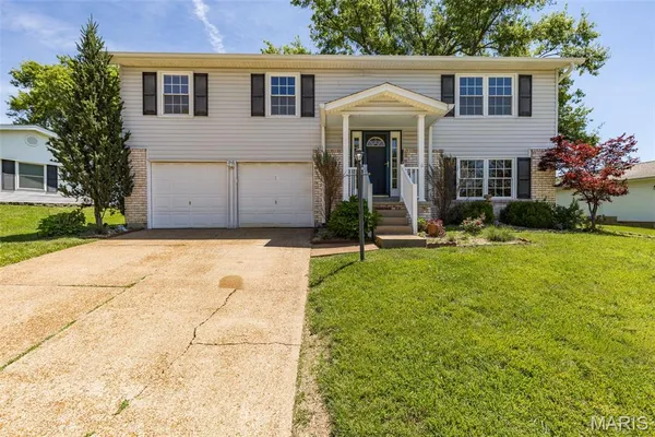 $329,900 | 5572 Brookton Way, St. Louis, MO 63128