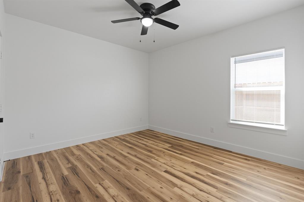 809 Tierney Road Fort Worth, TX 76112 - Photo 6 of 29 Gallery Image 6