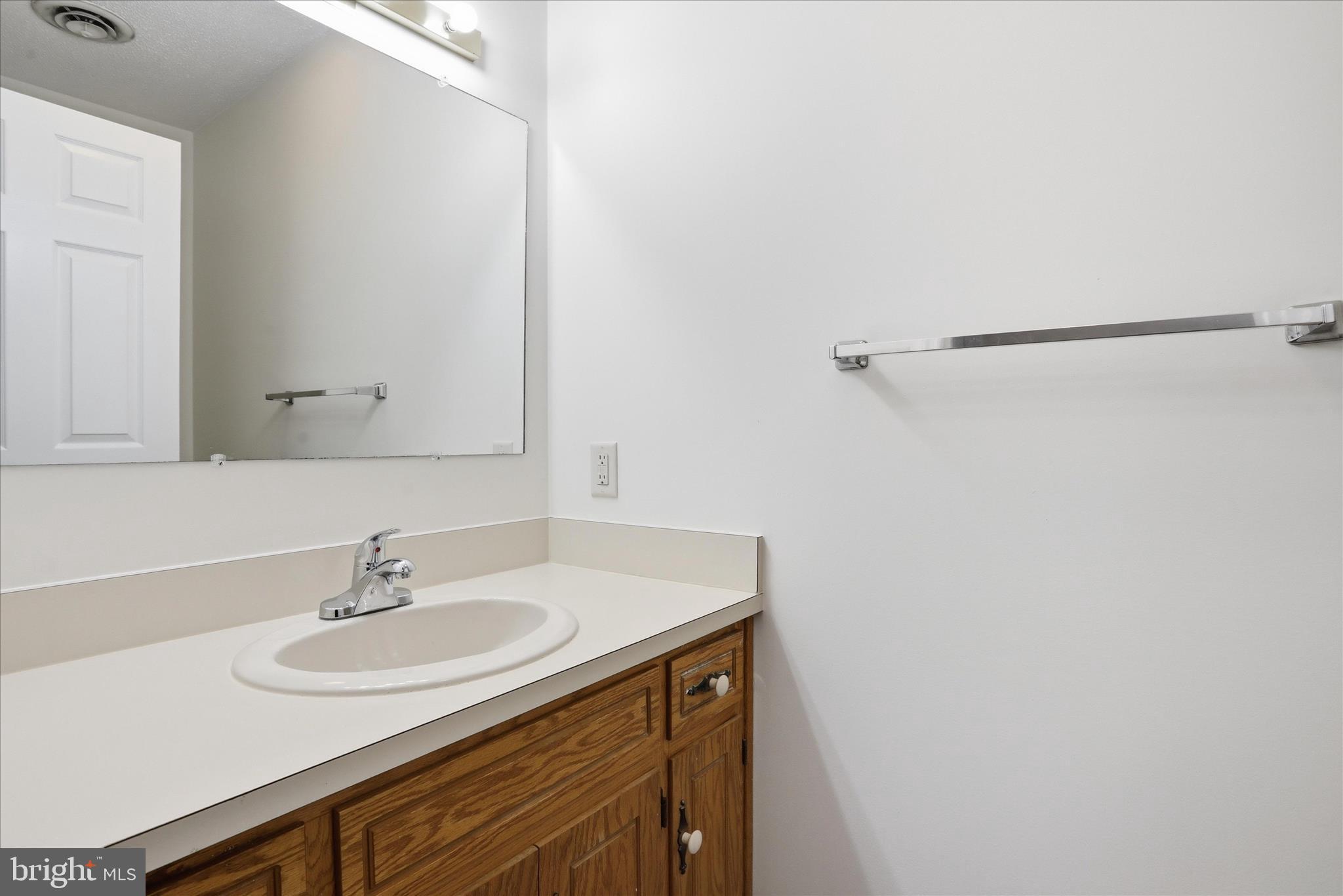 334 Stonegate Court Chambersburg, PA 17201 - Photo 10 of 25 a sink with a mirror