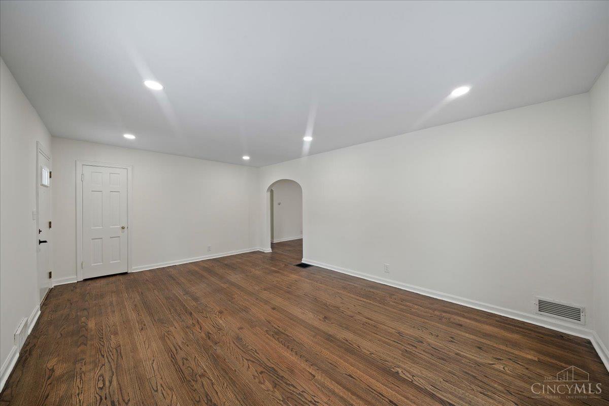 7158 Dunn Road Cincinnati, OH 45230 - Photo 4 of 35