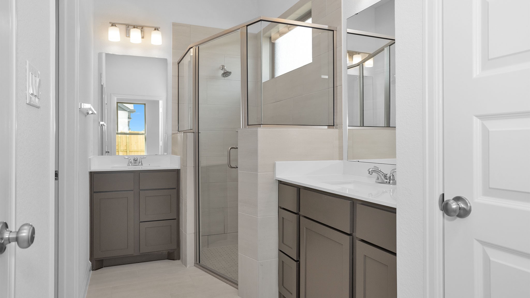 303 Eileen Drive Rosenberg, TX 77471 - Photo 13 of 20 a bathroom with a shower sink and mirror