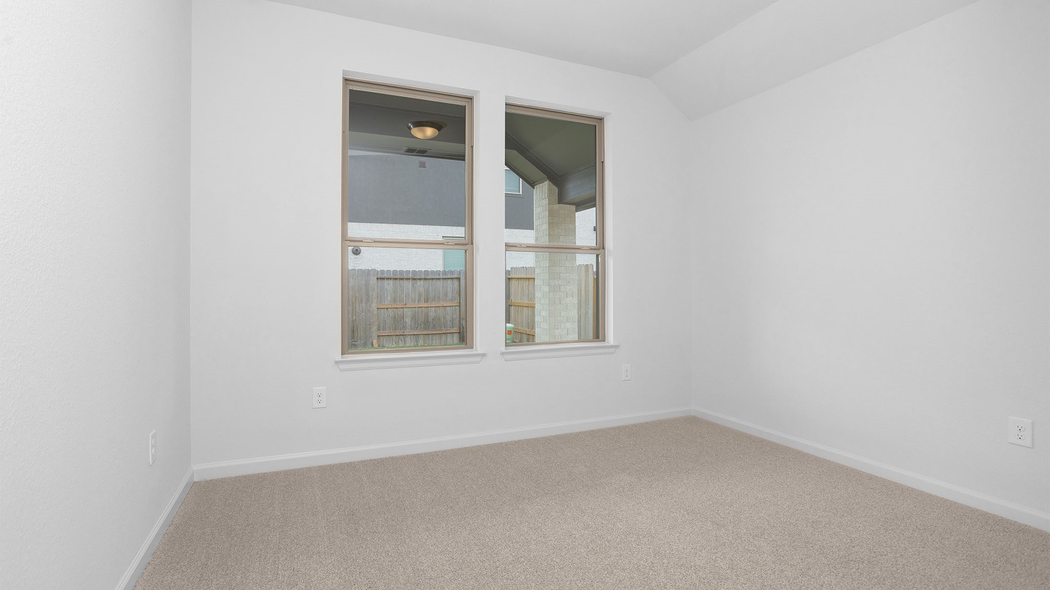 303 Eileen Drive Rosenberg, TX 77471 - Photo 14 of 20 an empty room with a window