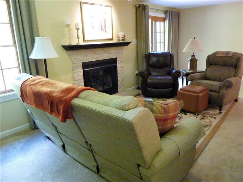 136 Old English Road Pittsburgh, PA 15237 - Photo 3 of 16 Gallery Image 3