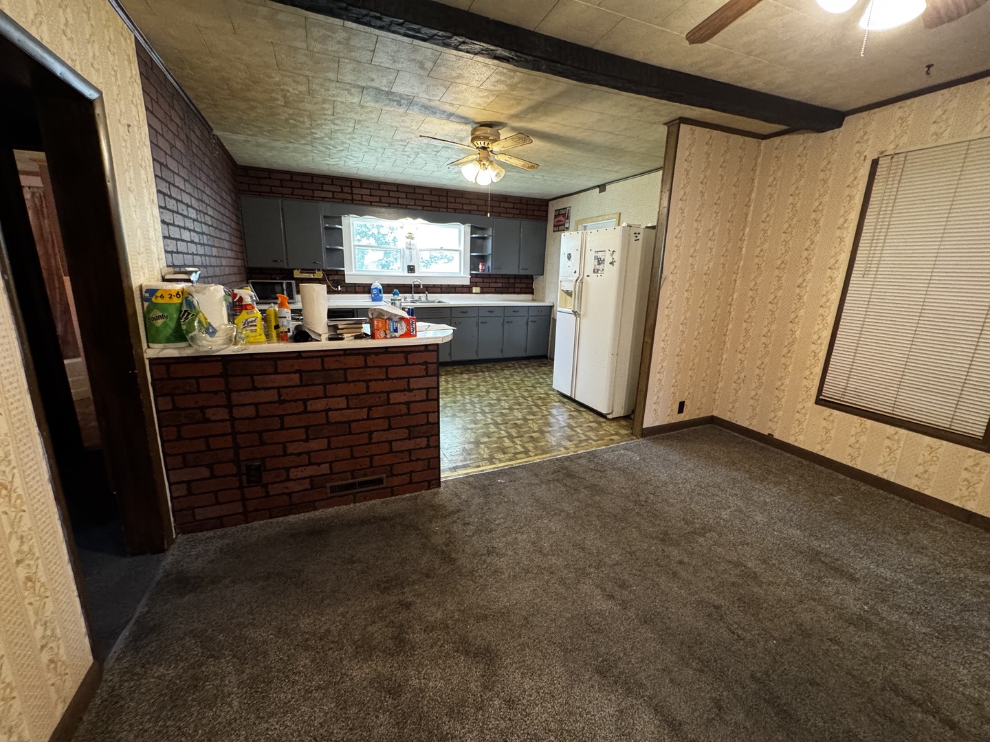 545 North Division Street Du Quoin, IL 62832 - Photo 7 of 17 a view of room with window