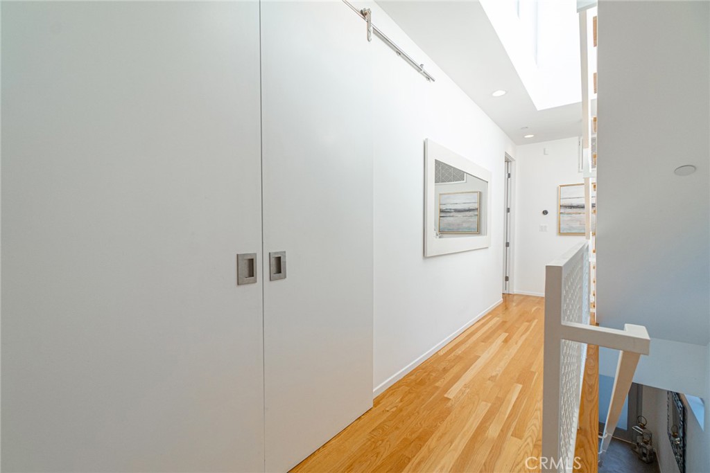 938 Palms Boulevard, Unit 2 Venice, CA 90291 - Photo 21 of 46 a view of a hallway with wooden floor and entryway