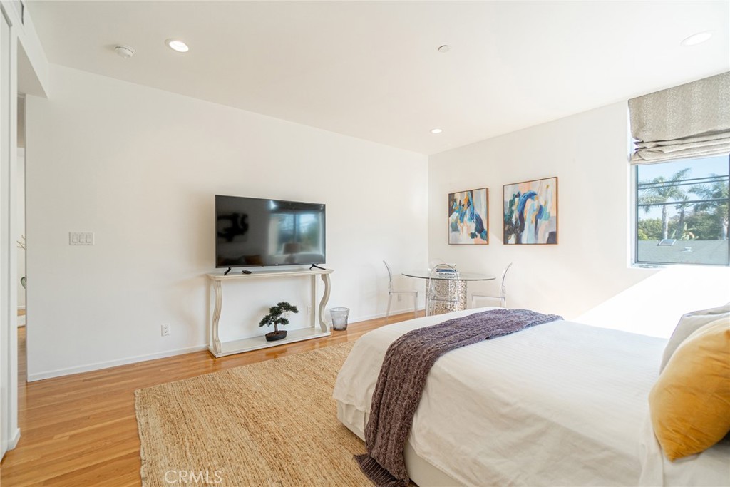 938 Palms Boulevard, Unit 2 Venice, CA 90291 - Photo 37 of 46 a bedroom with a bed and a flat screen tv