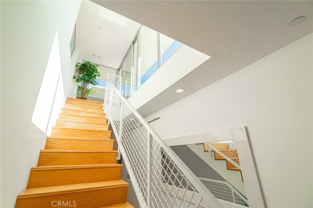 938 Palms Boulevard, Unit 2 Venice, CA 90291 - Photo 38 of 46 a view of entryway with wooden floor