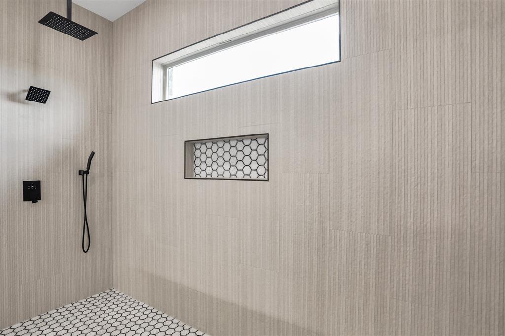 7637 County Road 1052 Celeste, TX 75423 - Photo 22 of 40 Full bathroom featuring tiled shower