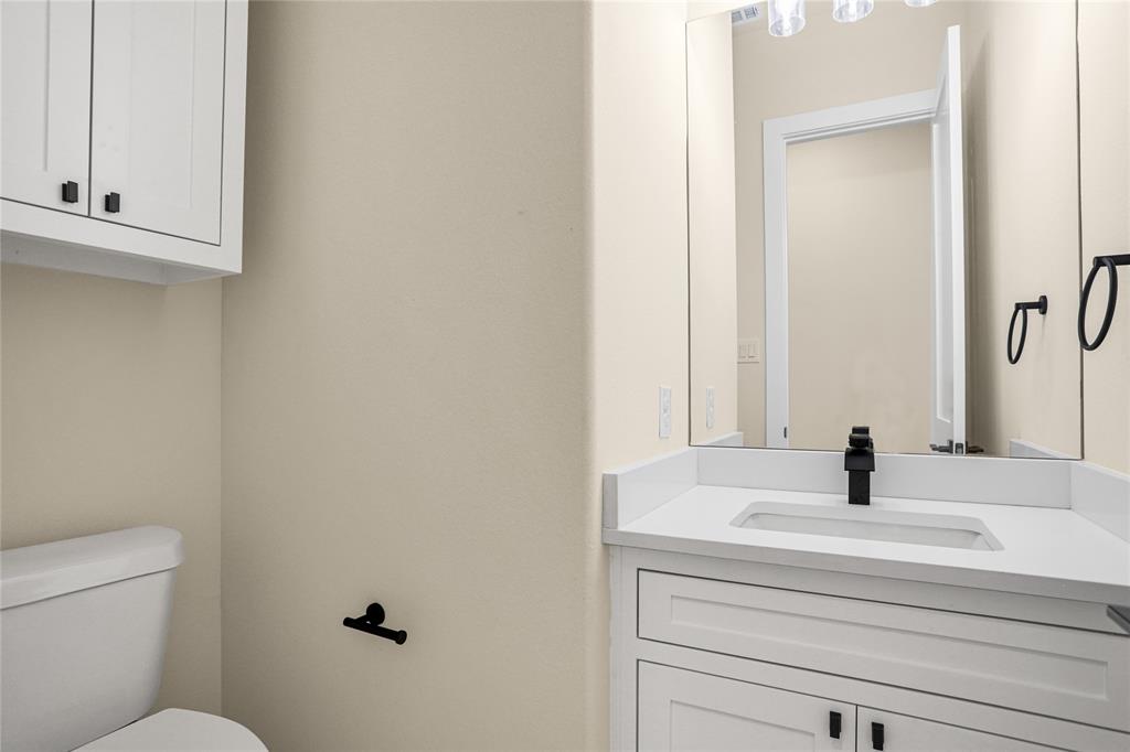 7637 County Road 1052 Celeste, TX 75423 - Photo 24 of 40 Half bath.