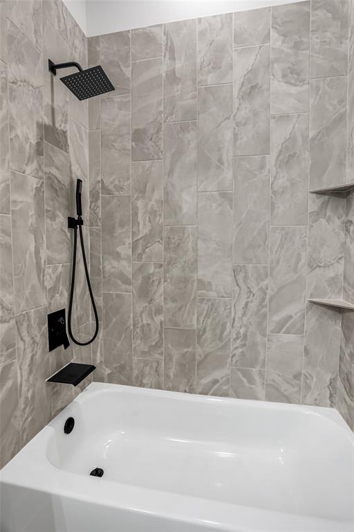 7637 County Road 1052 Celeste, TX 75423 - Photo 28 of 40 Bathroom featuring washtub / shower combination