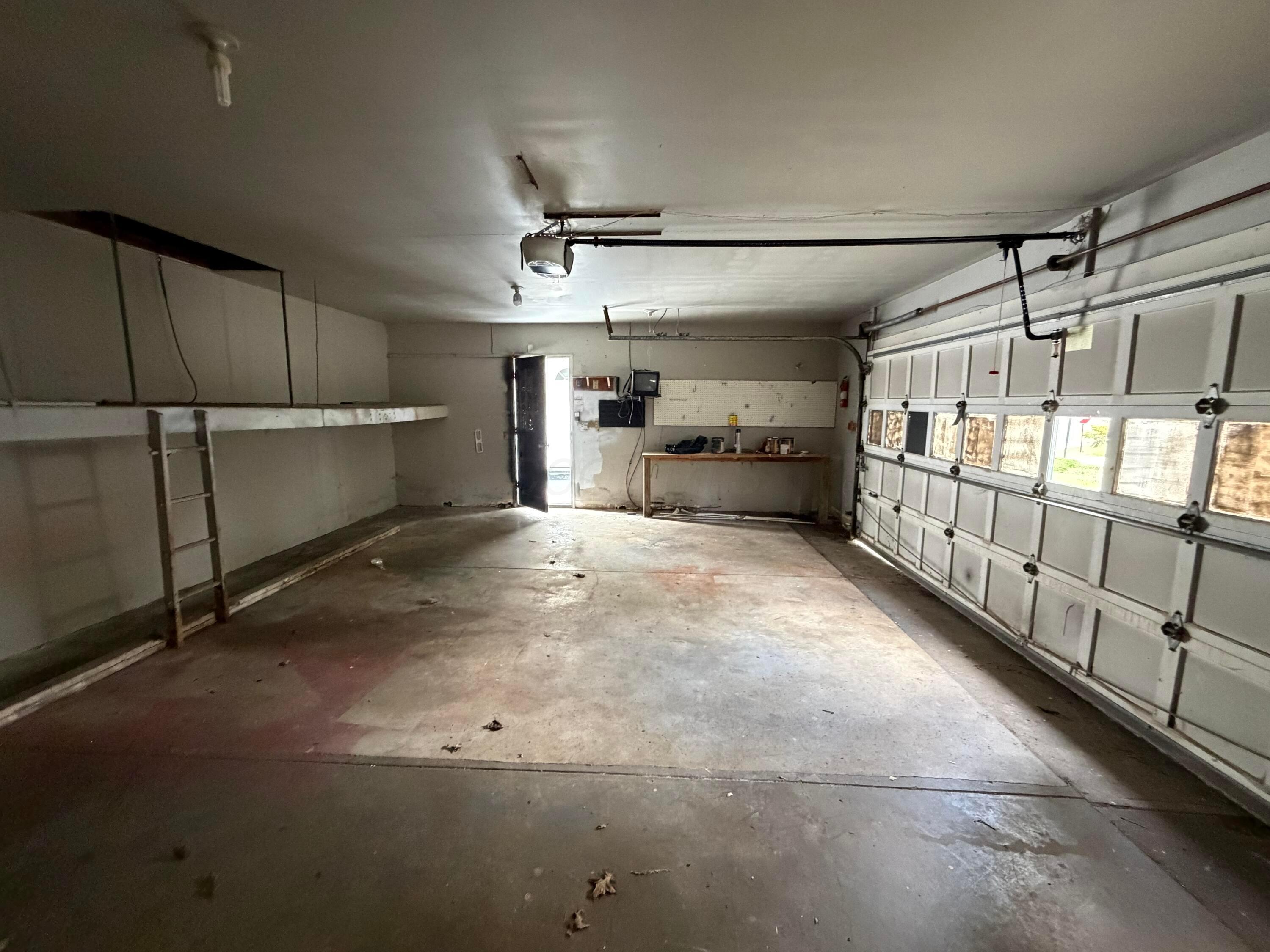 3950 Riverside Drive Columbus, OH 43220 - Photo 32 of 39 Current Garage