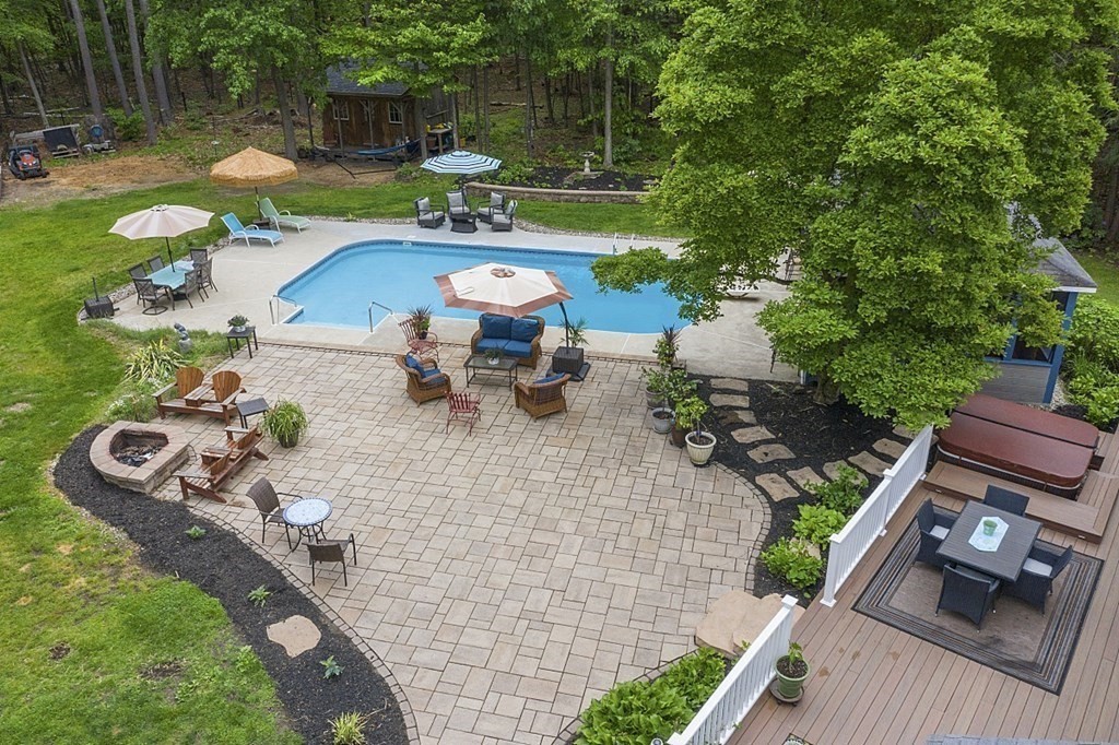 237 Hollis Road Lunenburg, MA 01462 - Photo 40 of 42 a backyard of a house with seating space