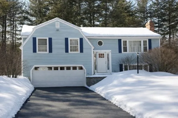 $469,900 | 11 Maplewood Drive, Townsend, MA 01469