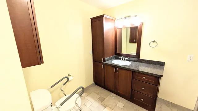 $275,000 | 23721 West Lake Circle, Unit 14, Trenton, MI 48183