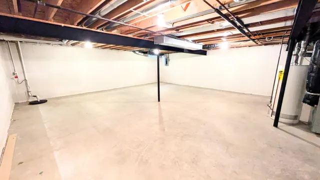 $275,000 | 23721 West Lake Circle, Unit 14, Trenton, MI 48183